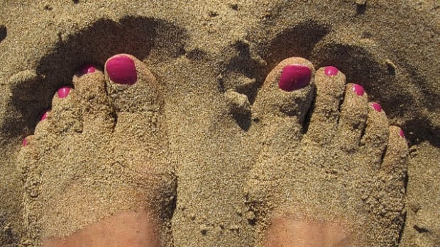 beachy, in shape feet