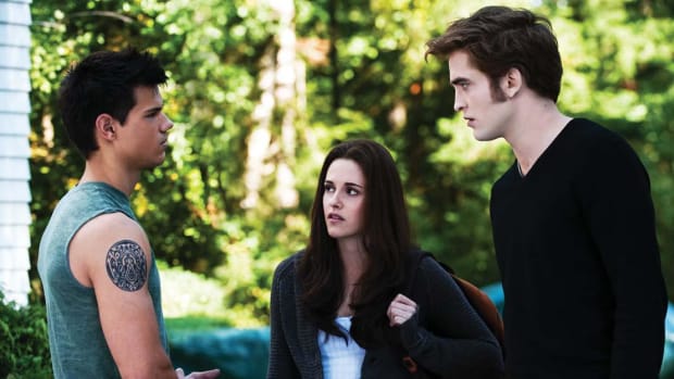 Left to right: Taylor Lautner as Jacob, Kristen Stewart as Bella, and Robert Pattinson as Edward in The Twilight Saga: Eclipse PHOTO: KIMBERLEY FRENCH COURTESY : SUMMIT ENTERTAINMENT