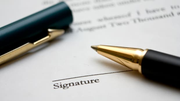to-sign-a-contract-3-1236622