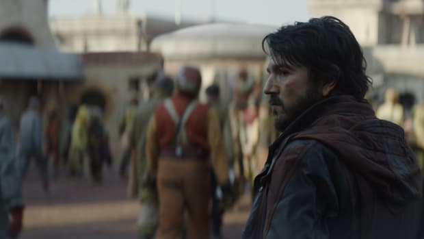 Cassian Andor Diego Luna in Lucasfilm's ANDOR exclusively on Disney+. ©2022 Lucasfilm Ltd.  TM. All Rights Reserved.