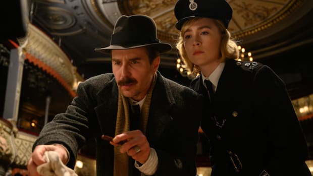 Sam Rockwell and Saoirse Ronan in the film SEE HOW THEY RUN. Photo by Parisa Taghizadeh. Courtesy of Searchlight Pictures.