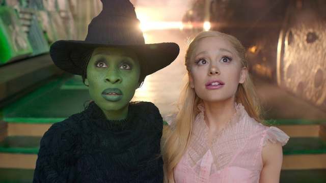 [L-R] Cynthia Erivo as Elphaba and Ariana Grande as Glinda in Wicked (2024).