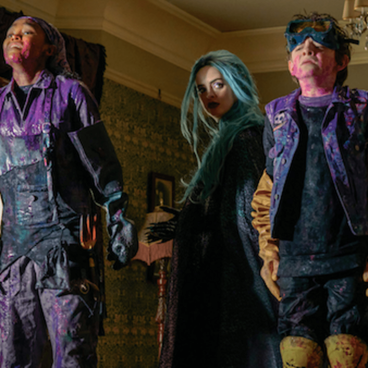 A Babysitter's Guide to Monster Hunting' Review: Rote Halloween Fare