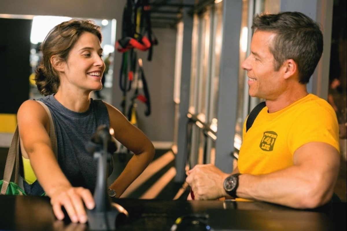 Cobie Smulders and Guy Pearce in 'Results' (photo Ryan Green/Magnolia)