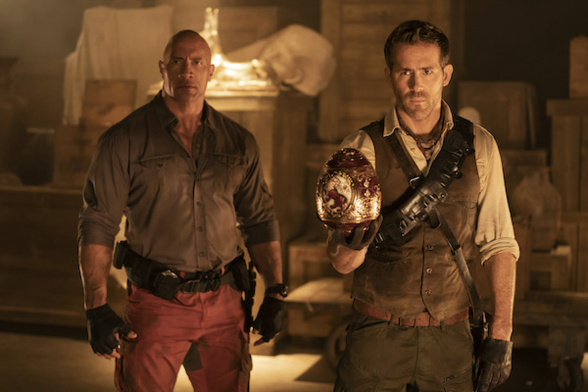 (L-R) DWAYNE ‘THE ROCK’ JOHNSON and RYAN REYNOLDS STAR IN NETFLIX’S RED NOTICE.