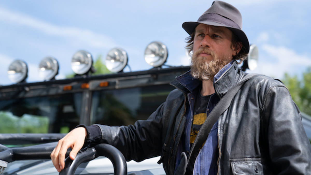 Charlie Hunnam as Charlie Waldo in the action/comedy, LAST LOOKS, an RLJE Films release. Photo courtesy of RLJE Films.
