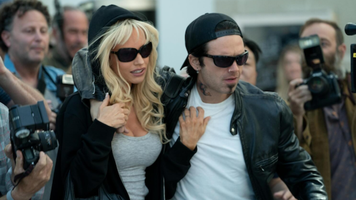 [L-R] Lily James as Pamela Anderson and Sebastian Stan as Tommy Lee in Pam & Tommy. Photo by Erin Simkin/Hulu.