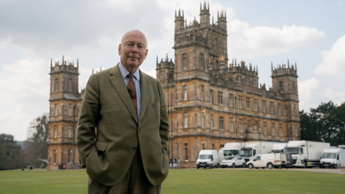 Downton Abbey series creator and screenwriter Julian Fellowes on the set of  DOWNTON ABBEY: A New Era, a Focus Features release. Credit: Ben Blackall / © 2022 Focus Features LLC.