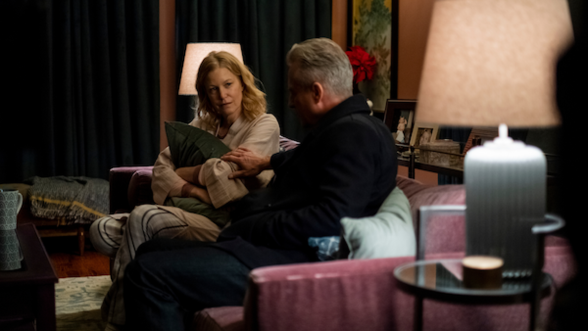 [L-R] Anna Gunn as Darlene Hagen and Linus Roache as Jack Kingsley in the thriller The Apology, an RLJE Films, Shudder and AMC+ release. Photo courtesy of RLJE Films /Shudder/AMC+.   