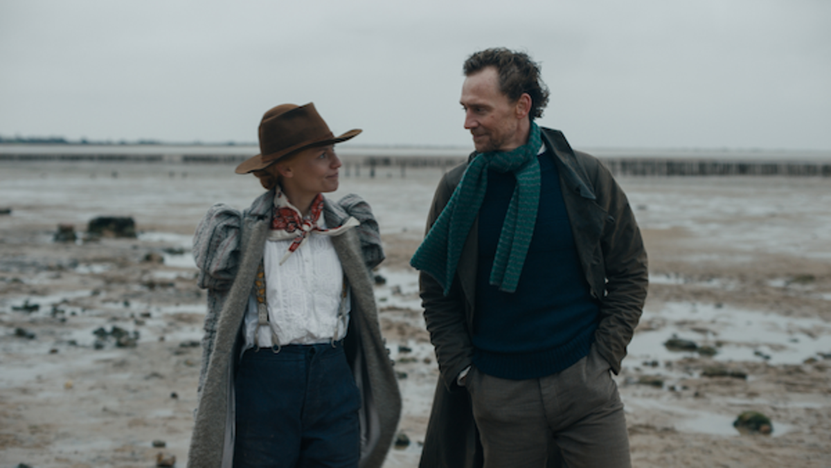 [L-R] Claire Danes as Cora Seaborne and Tom Hiddleston as Will Ransome in “The Essex Serpent,” now streaming on Apple TV+.