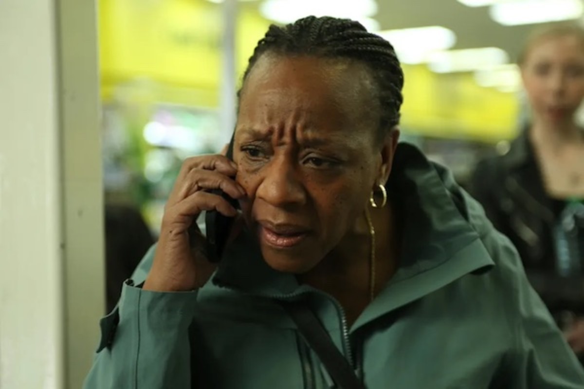 Marianne Jean-Baptiste as Pansy in Hard Truths (2024).